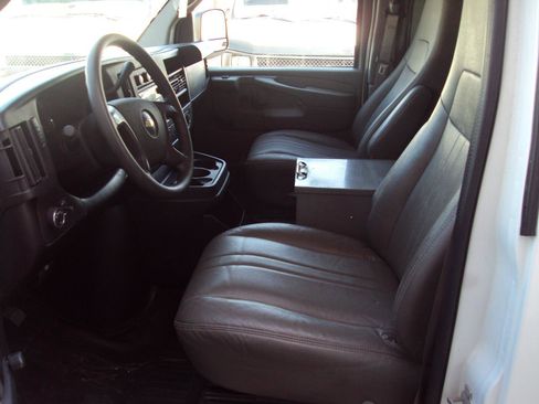 Used 2012 Chevrolet Express 1500 AWD image 16