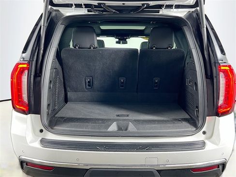 Used 2023 GMC Yukon SLT w/ SLT Premium Package image 28
