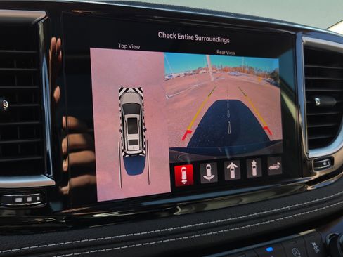 Used 2023 Chrysler Pacifica Limited w/ Uconnect Theater Family Group image 34