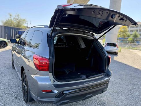 Used 2018 Nissan Pathfinder SL w/ Midnight Edition Package FWD image 13