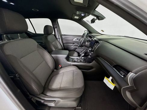 Used 2023 Chevrolet Traverse LT w/ Rear Camera Mirror Package image 30
