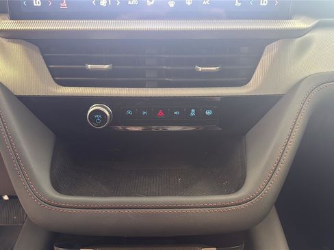 Used 2025 Ford Explorer Active image 21