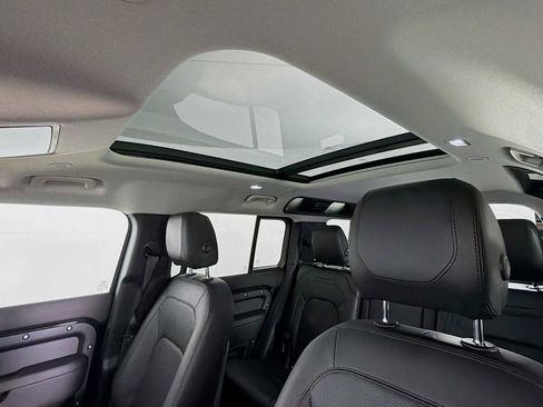 Used 2024 Land Rover Defender 110 S image 13