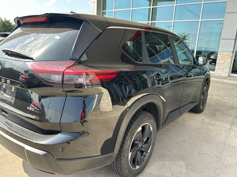 Used 2025 Nissan Rogue SV AWD/4WD image 10