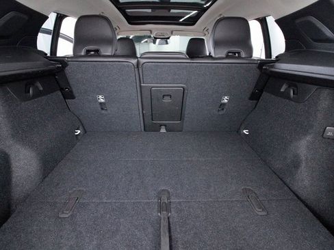 Certified 2025 Volvo XC40 B5 Plus image 35