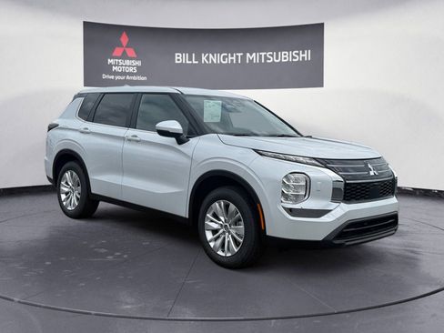 New 2025 Mitsubishi Outlander ES image 7