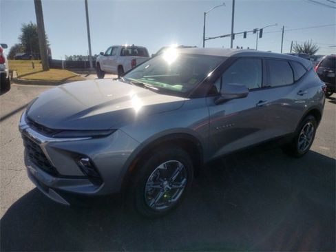 Used 2025 Chevrolet Blazer LT image 4