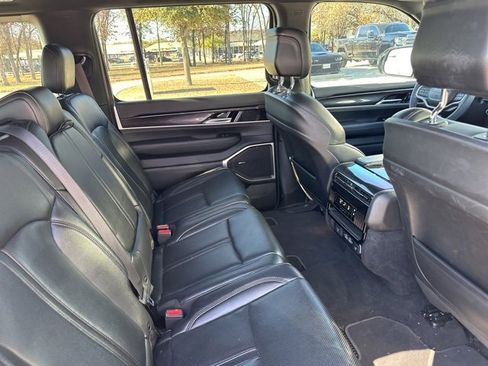 Used 2023 Jeep Wagoneer 4WD image 21