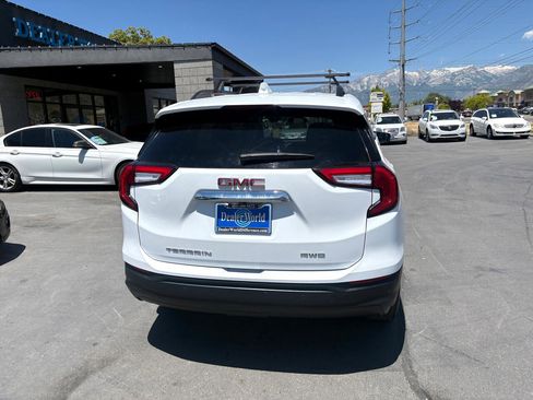 Used 2022 GMC Terrain SLE w/ Driver Convenience Package image 6
