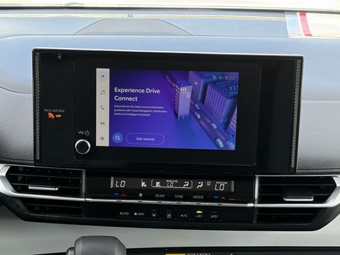Certified 2025 Toyota Sienna LE FWD image 14