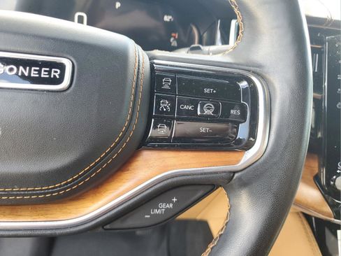 Certified 2022 Jeep Grand Wagoneer Series III w/ Rear Seat Video Group 1 AWD/4WD image 10