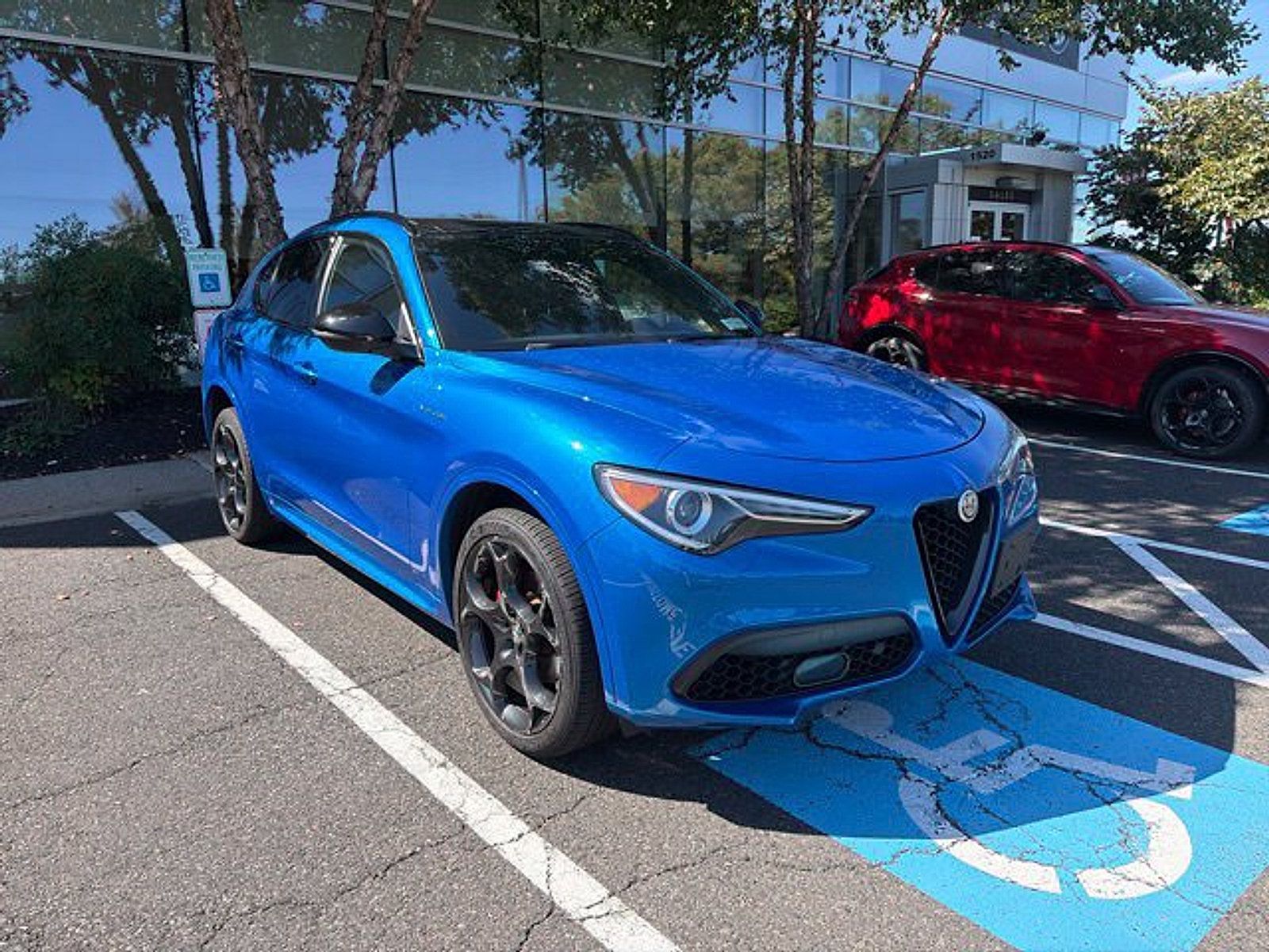 Used 2023 Alfa Romeo Stelvio Veloce AWD/4WD image 2