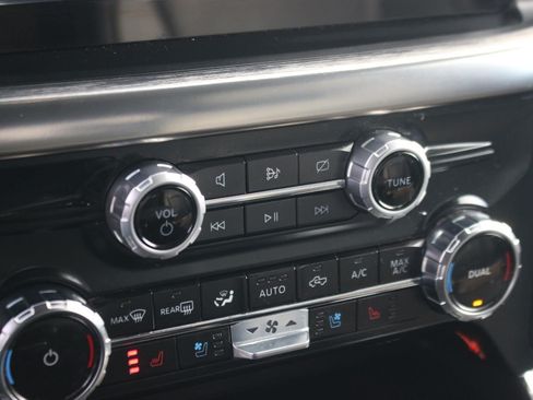 Used 2023 Ford F150 Lariat AWD/4WD image 26