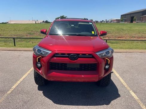 Used 2022 Toyota 4Runner SR5 Premium w/ Moonroof Package AWD/4WD image 2