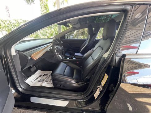 Used 2018 Tesla Model 3 Long Range RWD image 7