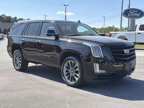 Used 2020 Cadillac Escalade Luxury w/ Escalade Sport Edition AWD/4WD image 34