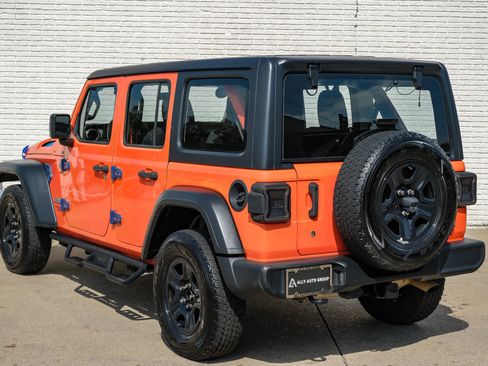 Used 2018 Jeep Wrangler Unlimited Sport image 9