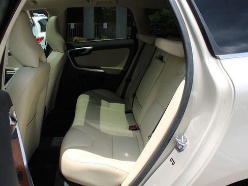 Used 2017 Volvo XC60 T5 Inscription w/ Preferred Option Package FWD image 32