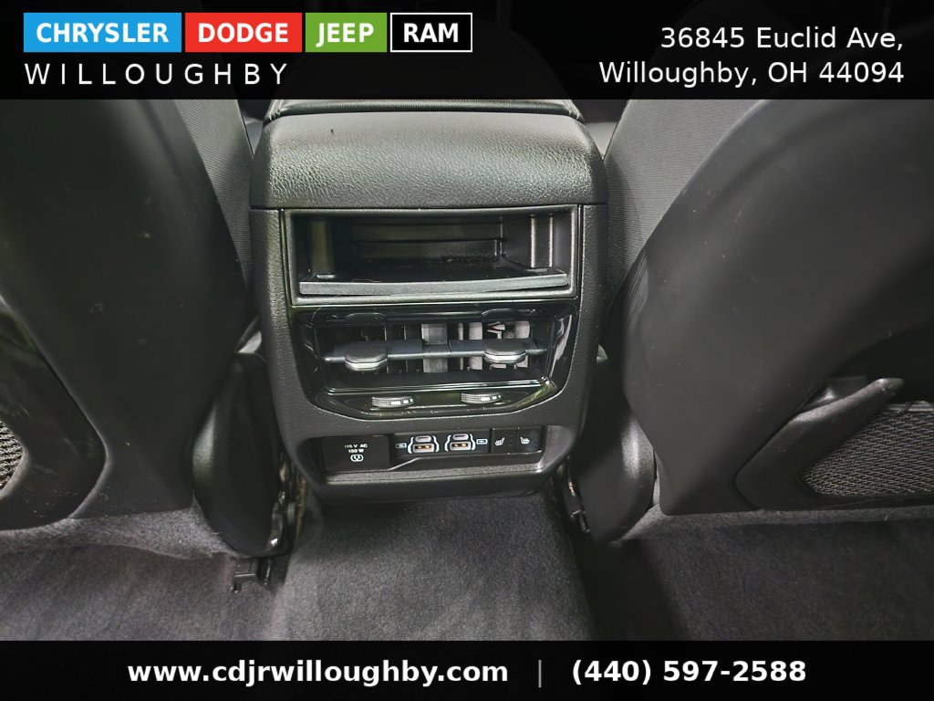 Used 2023 Jeep Grand Cherokee Limited w/ Luxury Tech Group II AWD/4WD image 30