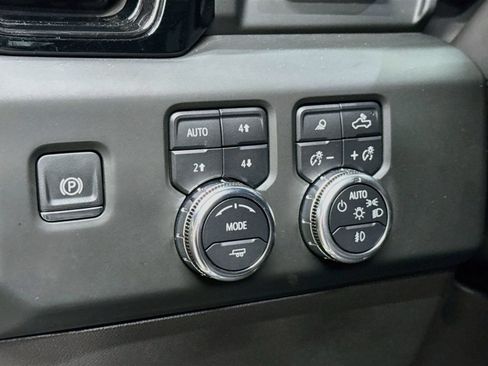 Used 2024 GMC Sierra 1500 AT4 w/ Technology Package AWD/4WD image 13
