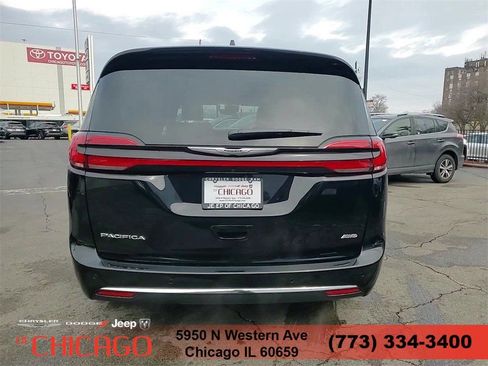 New 2025 Chrysler Pacifica Select AWD/4WD image 6