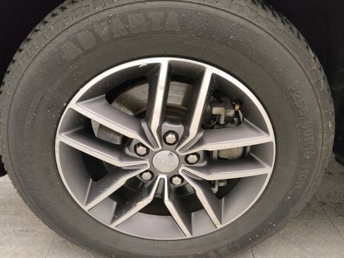 Used 2022 Jeep Grand Cherokee Limited image 31