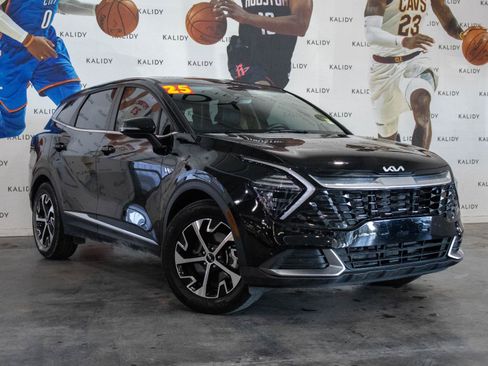 Used 2025 Kia Sportage EX image 2