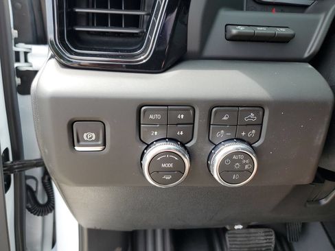 New 2026 GMC Sierra 2500 AT4 w/ AT4 Premium Plus Package AWD/4WD image 31