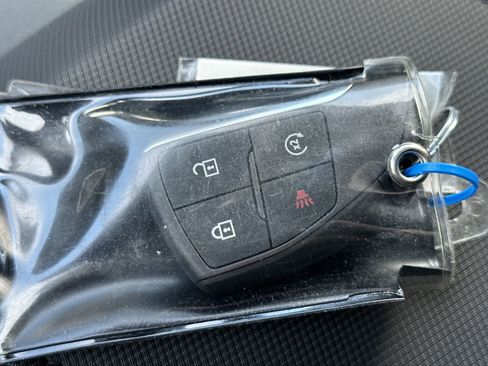 Used 2025 Chevrolet Equinox EV LT w/ Comfort Package image 34