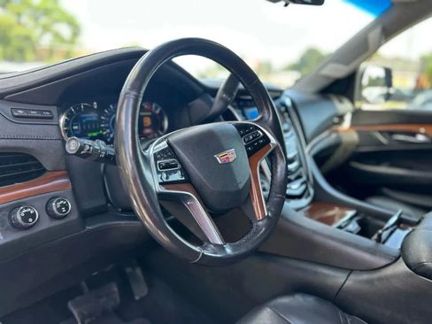 Used 2018 Cadillac Escalade Luxury image 12