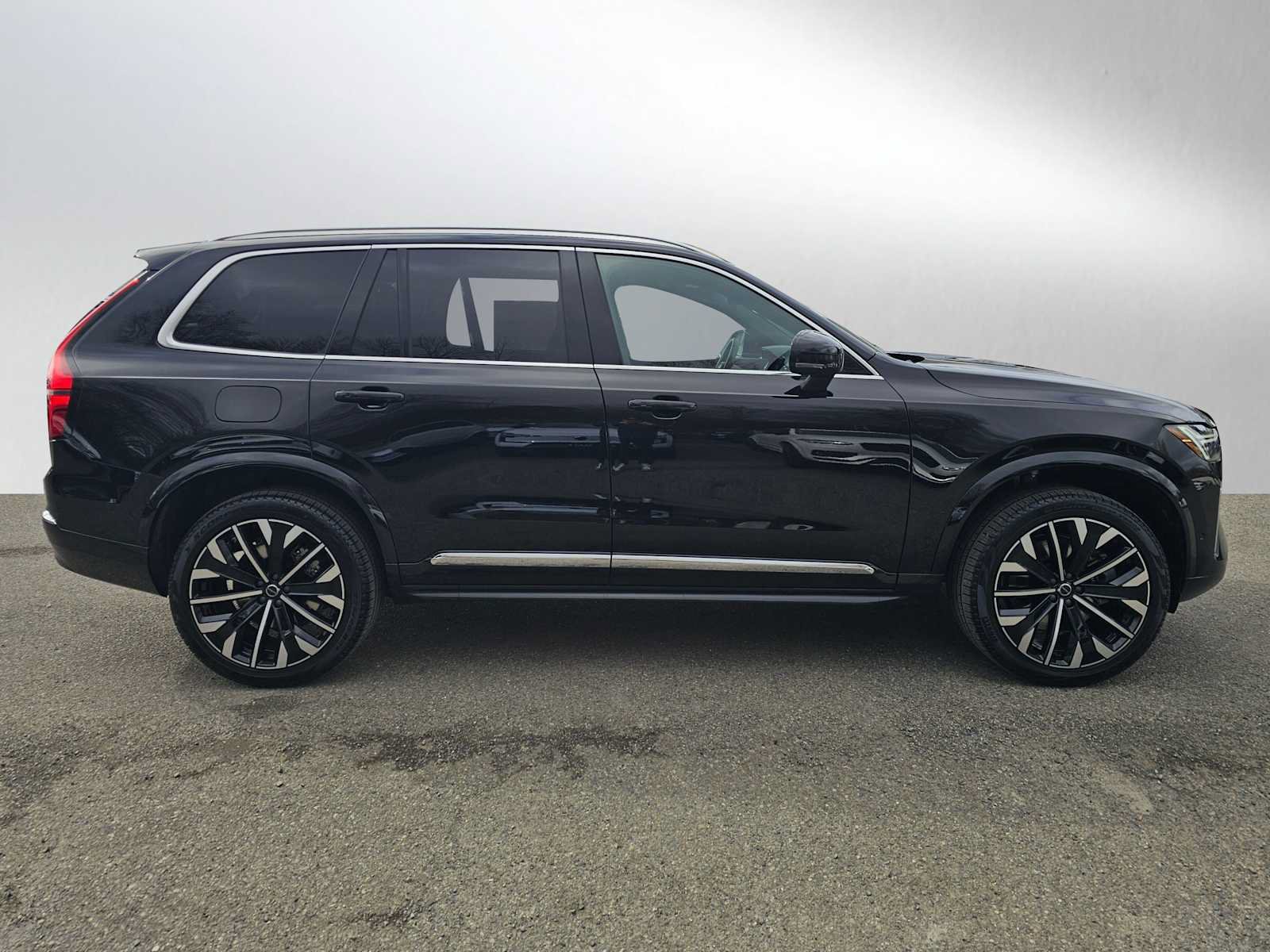 New 2026 Volvo XC90 T8 Plus w/ Protection Package AWD/4WD image 8
