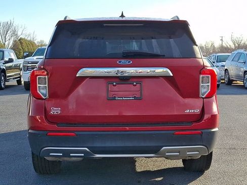 Used 2022 Ford Explorer XLT w/ Equipment Group 202A image 8