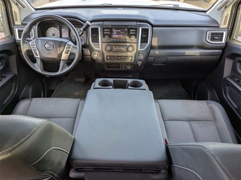 Used 2018 Nissan Titan S image 15