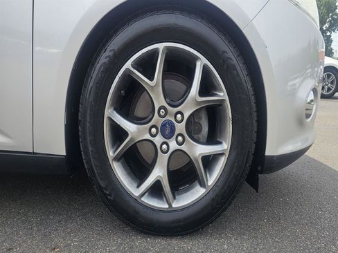 Used 2014 Ford Focus SE w/ Equipment Group 201A FWD image 12
