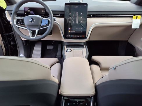 New 2025 Volvo EX90 Ultra w/ Protection Package Premier image 26