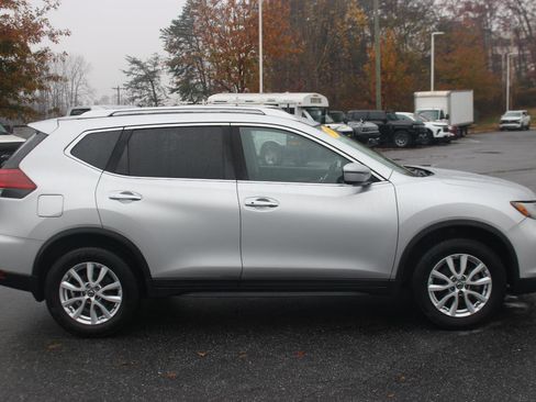 Used 2018 Nissan Rogue SV image 8