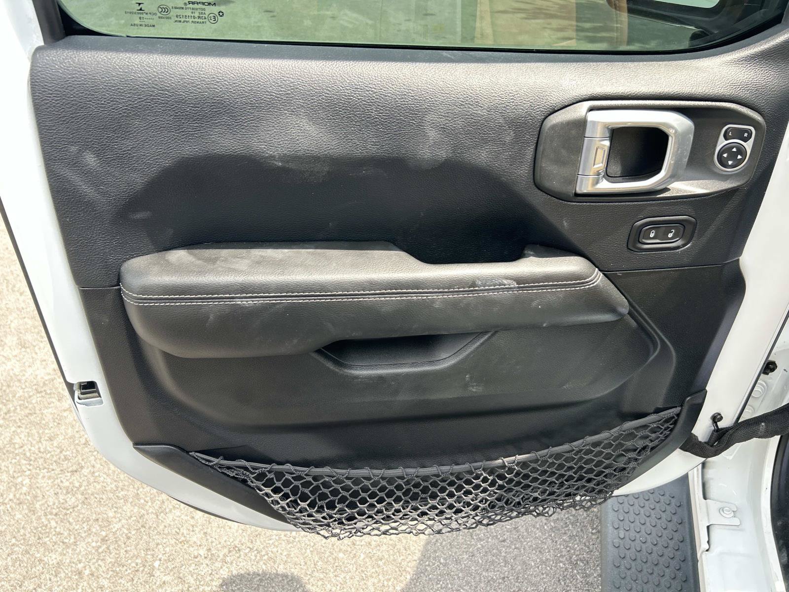 Used 2019 Jeep Wrangler Unlimited Sahara AWD/4WD image 29