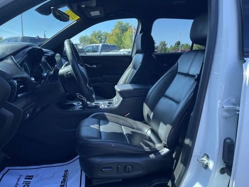Used 2023 Chevrolet Traverse RS image 19