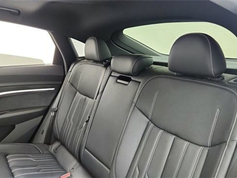 Used 2023 Audi e-tron S Prestige w/ Prestige Package image 29