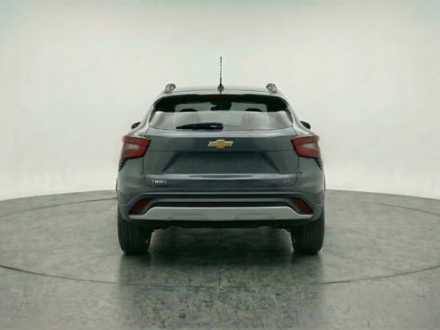 Used 2025 Chevrolet Trax LT FWD image 7