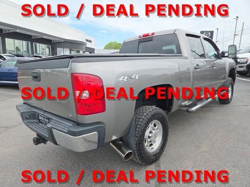 Used 2009 Chevrolet Silverado 2500 LT w/ Exterior Plus Package AWD/4WD image 5