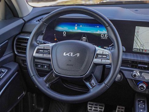 Certified 2024 Kia Telluride SX w/ Towing Package image 28