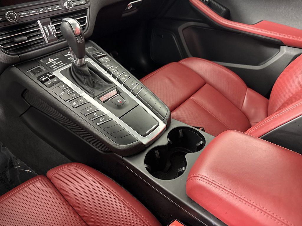 Certified 2021 Porsche Macan AWD/4WD image 32