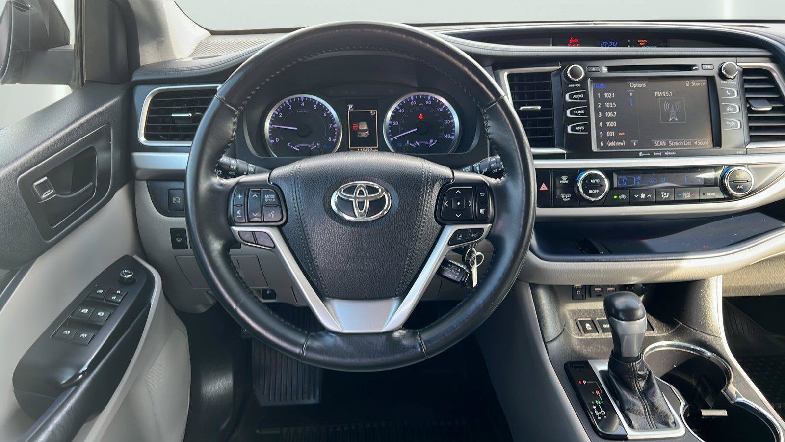 Used 2019 Toyota Highlander Plus AWD/4WD image 12