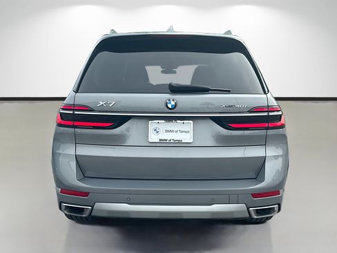 Used 2025 BMW X7 xDrive40i AWD/4WD image 4