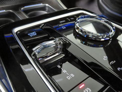 Used 2025 BMW i7 eDrive50 w/ Executive Package image 27