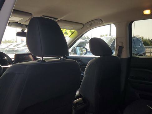 Used 2024 Nissan Pathfinder SV image 13