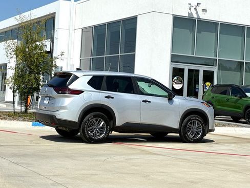 Used 2024 Nissan Rogue S AWD/4WD image 8