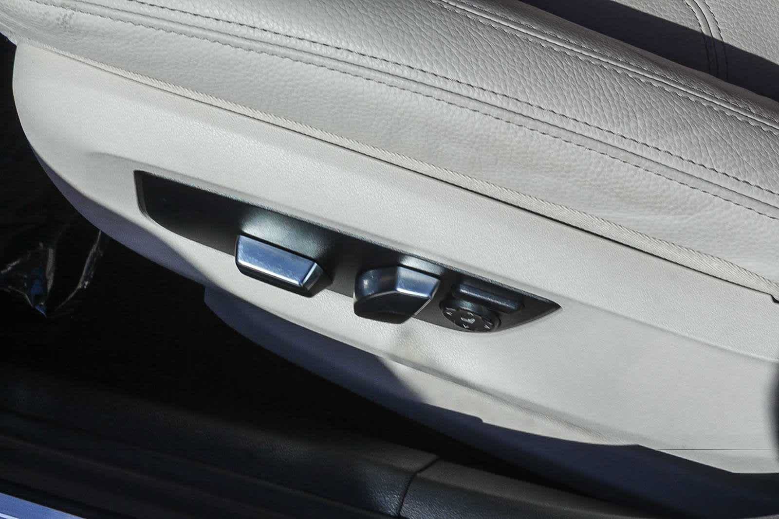 Used 2023 BMW 540i w/ M Sport Package RWD image 20