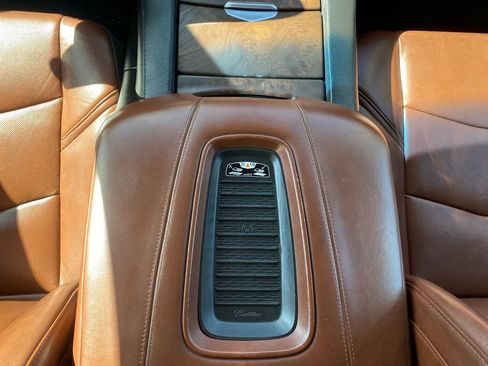 Used 2019 Cadillac Escalade Premium Luxury AWD/4WD image 27